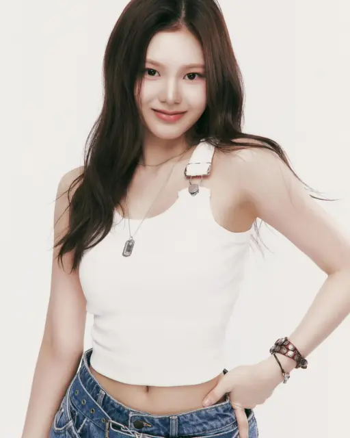 5 马来西亚首位 K-POP 女爱豆 LingLing