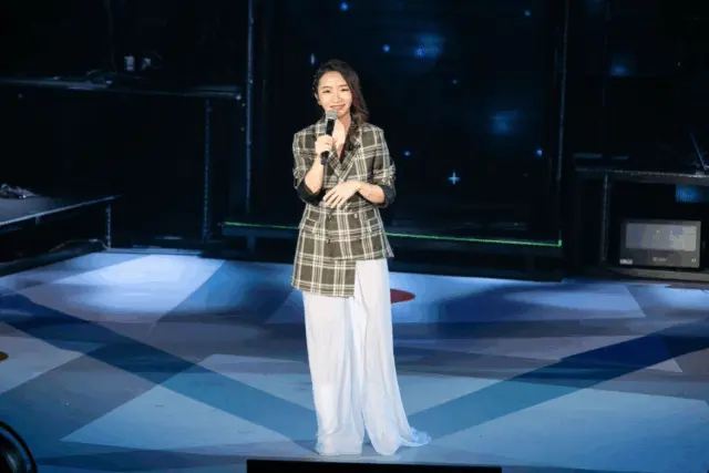 《姐姐妹妹站起来》不只是KTV神曲！陶晶莹和3组粉丝多语合唱，用四种语言唱出女性的力量