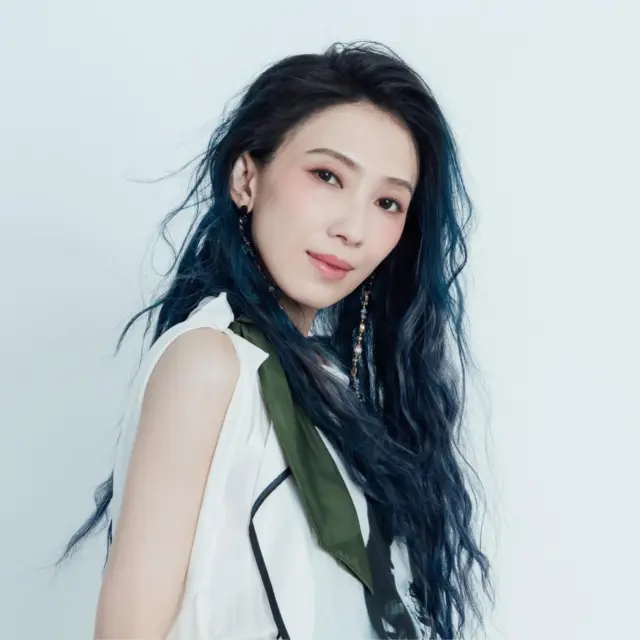 pennyxtai_1730171509_3489253975540704496_48731140681 不只是金曲歌后!戴佩妮用 25 年淬炼人生哲学:「如果你对得起自己,你就能自由!」